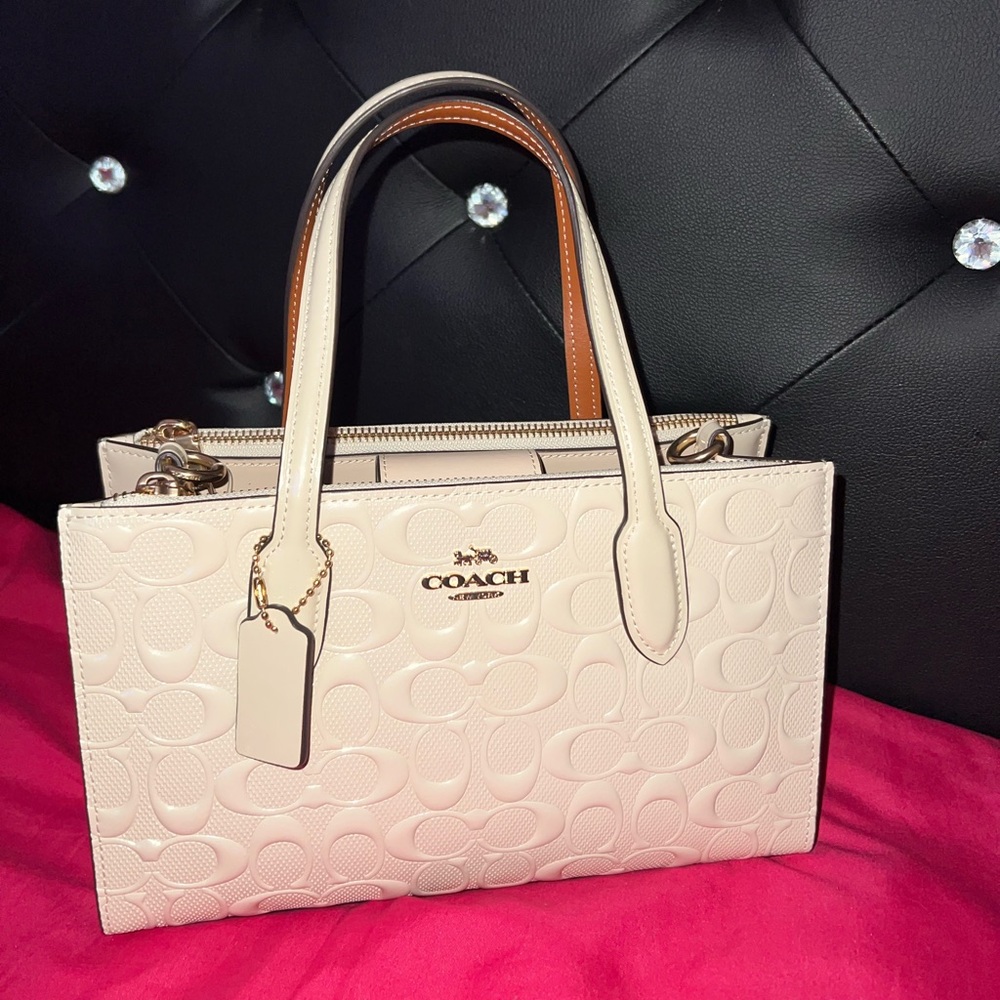 ‼️SOLD‼️ 
NWT Coach Outlet Nina Small Tote Bag In Signature Leather